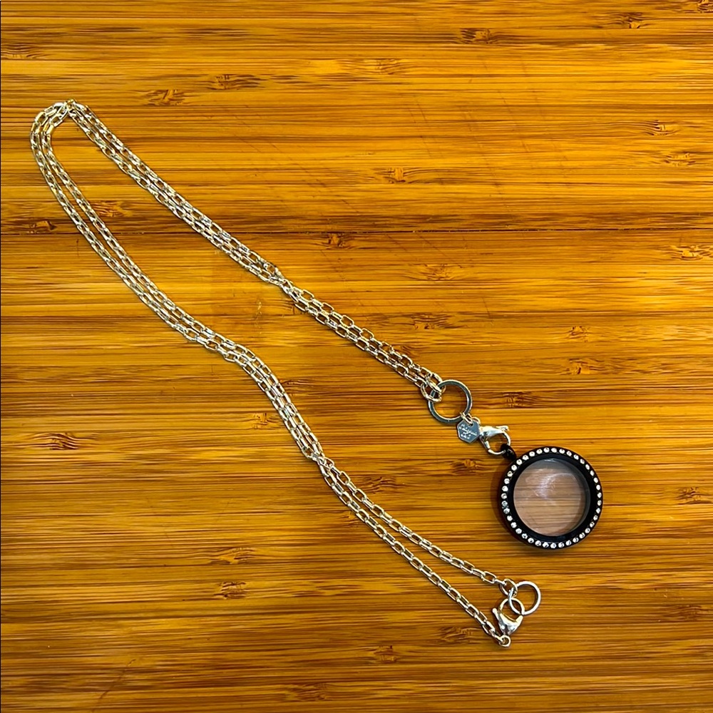 Elegant Silver and Black Pendant Necklace